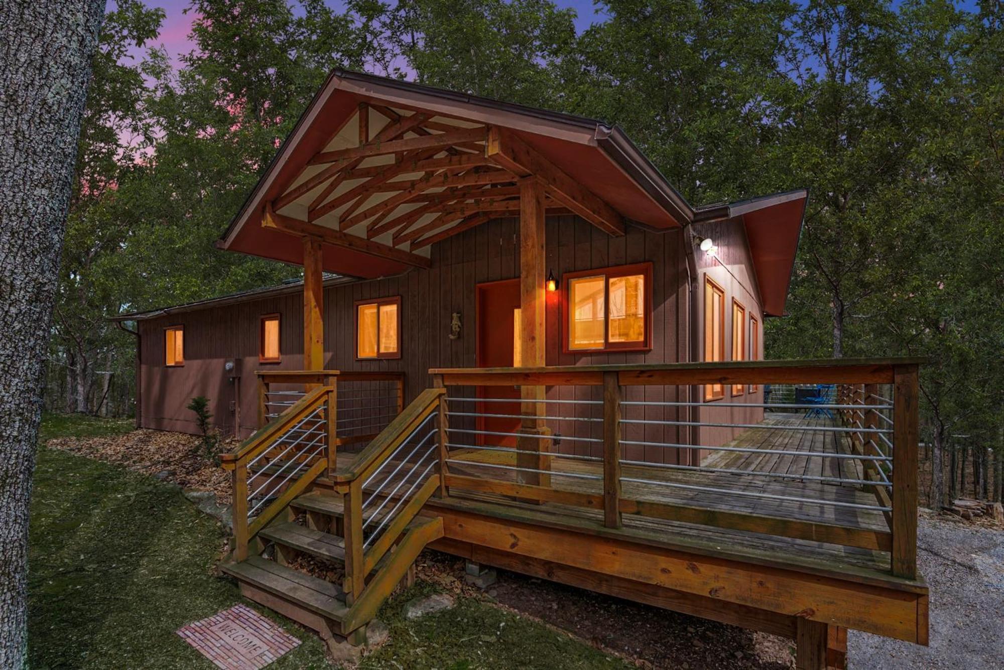 ברקלי ספרינגס Chalet W Hot Tub, Large Deck, Grill, & Fast Wifi מראה חיצוני תמונה